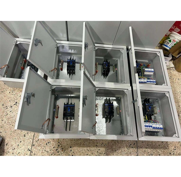Automatic opening for distribution box